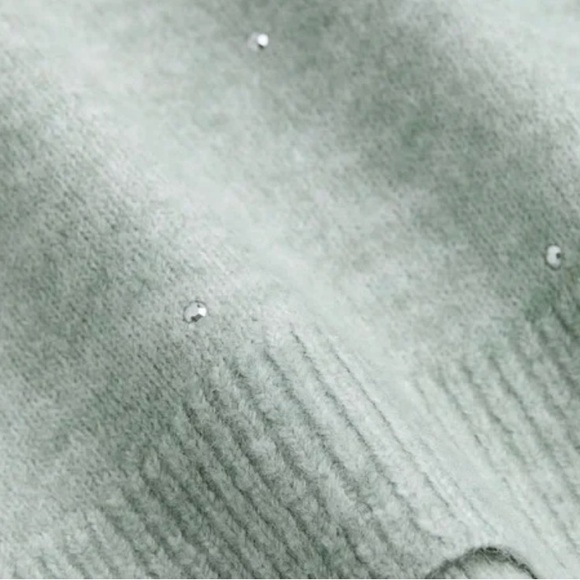 Mint green H&M sweater with a little twinkle! - Picture 7 of 8